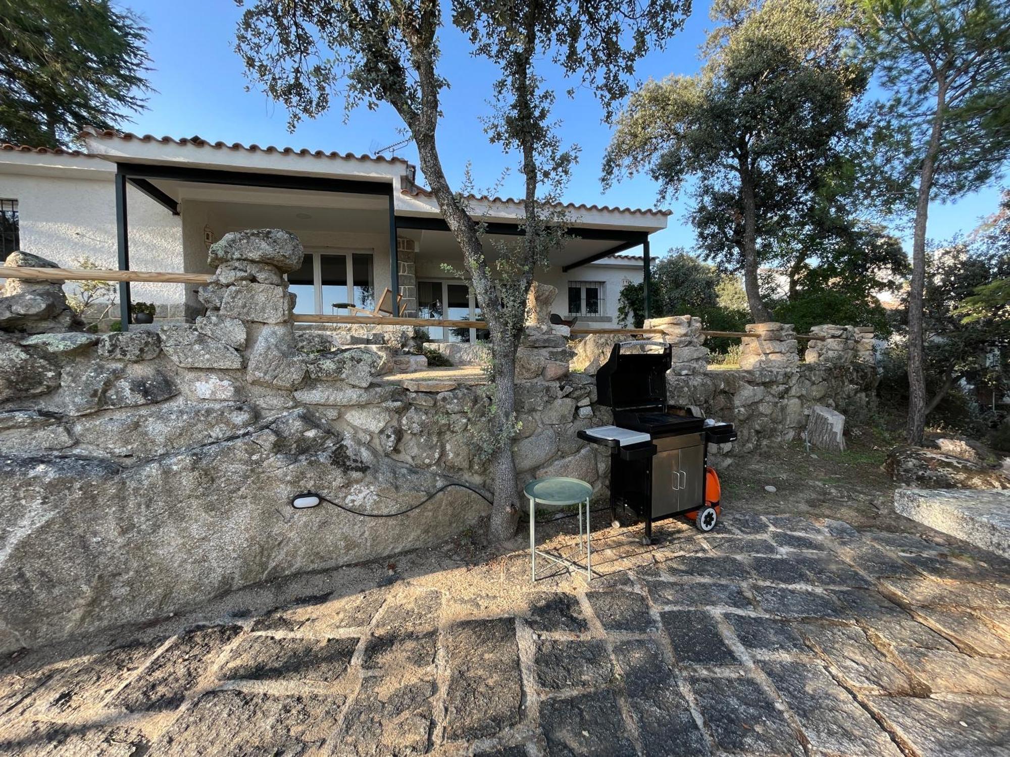 Chalet Con Piscina En Torrelodones Exterior photo